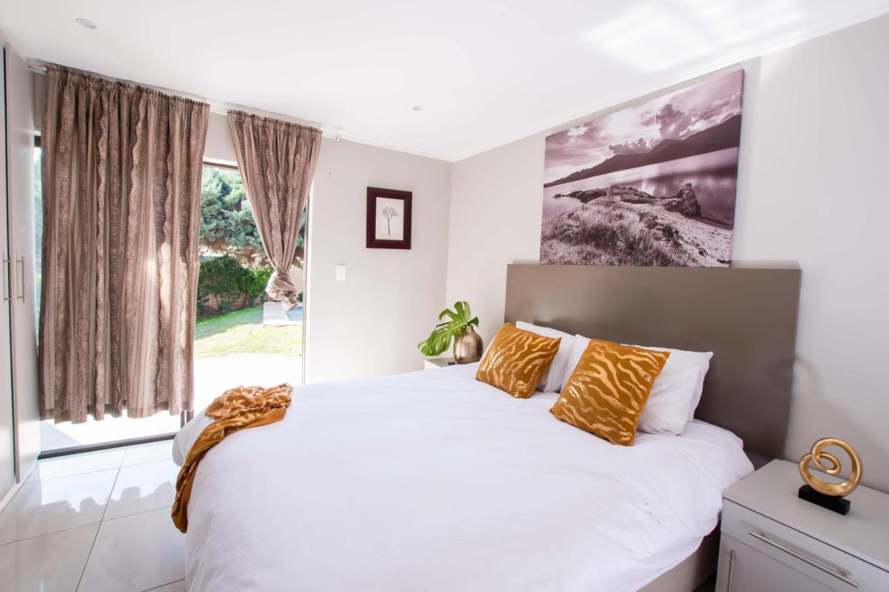 Prestigious Apartments Sandton Exterior foto
